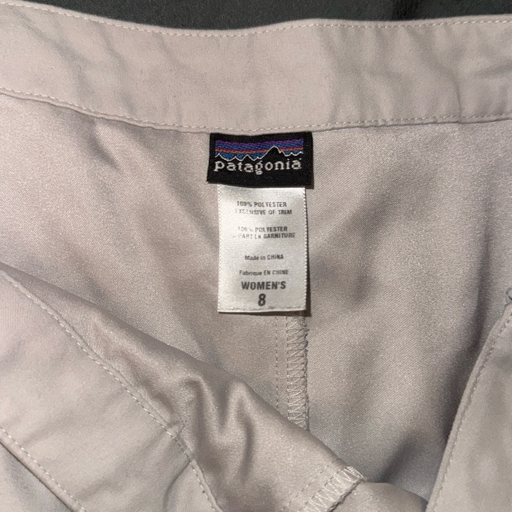 PATAGONIA Khaki women’s skirt size 8 with zipper pocket
